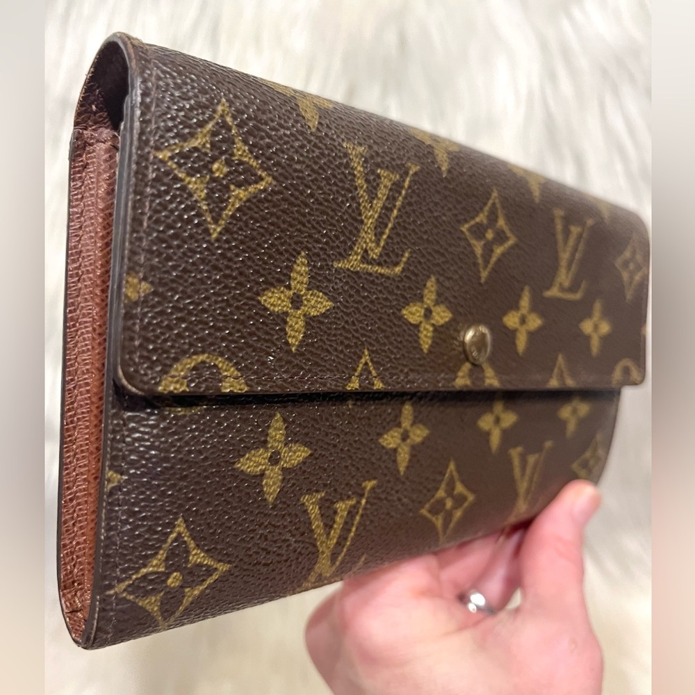 Authentic Louis Vuitton Sarah Wallet - Picture 4 of 12